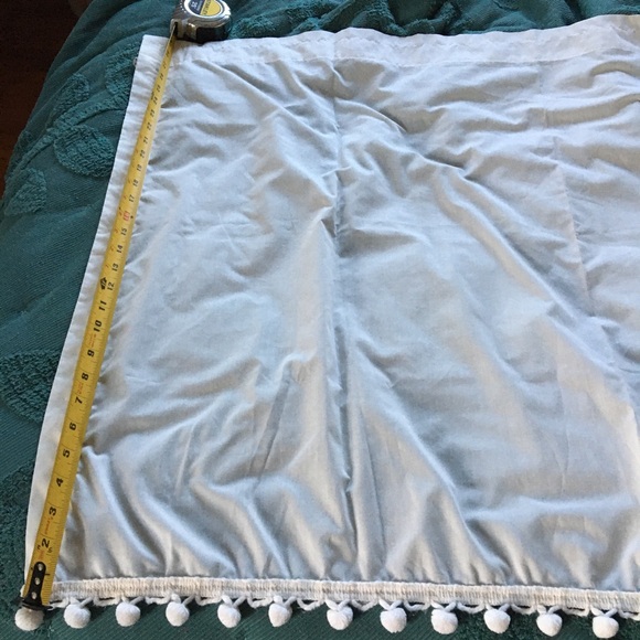 adorable white pom-pom curtains - Picture 7 of 7